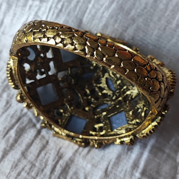 Huge Gold Tone Bangle Clamper Bracelet Glass Gray Mottled Square Stones Unsigned - Picture 3 of 12